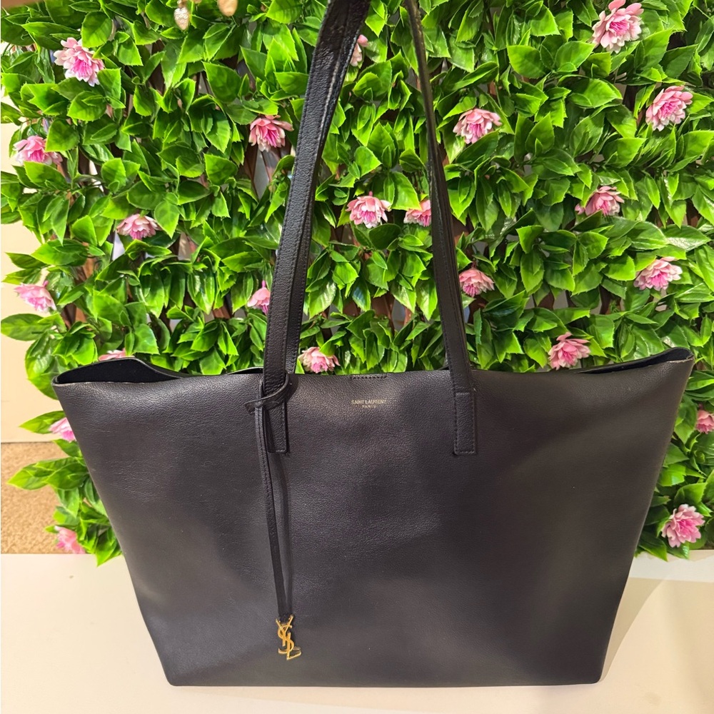 Saint Laurent Black Leather Tote Gold YSL Charm & Pouch Tote Bag - Picture 2 of 16